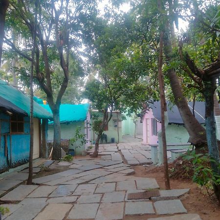 Goldengarden Cottages Hampi Exterior foto